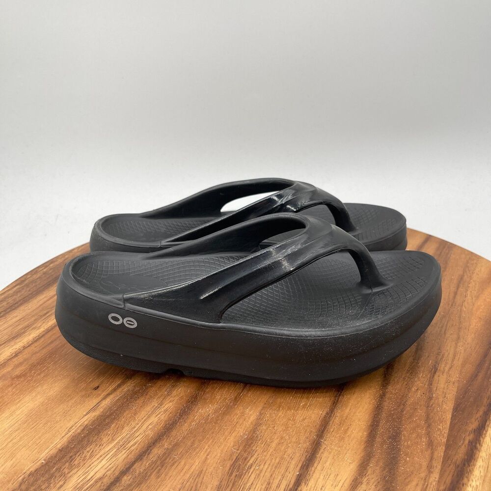 Oofos OOmega OOlala Sandals Womens Size 9 Black Thong Flip Flops Recovery Lift